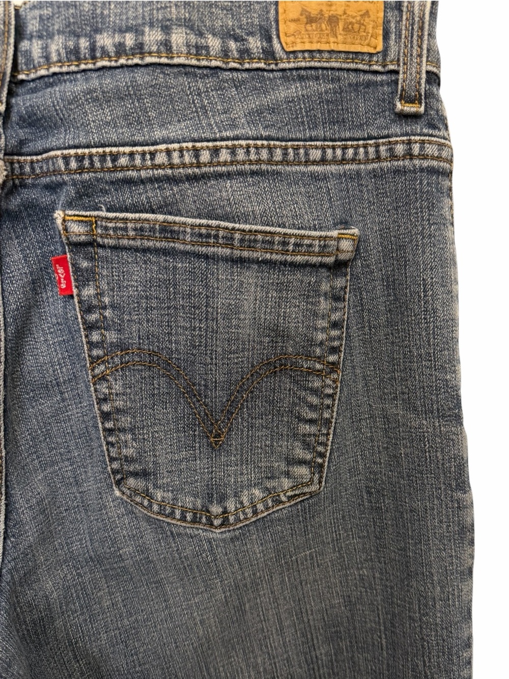 Levi's 550 Womens 16 Blue Wash Relaxed Tapered Leg Stretch Denim Jean Distressed - Picture 8 of 11